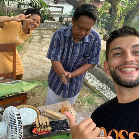 Serongga Guest House Lebih Eksteriør bilde
