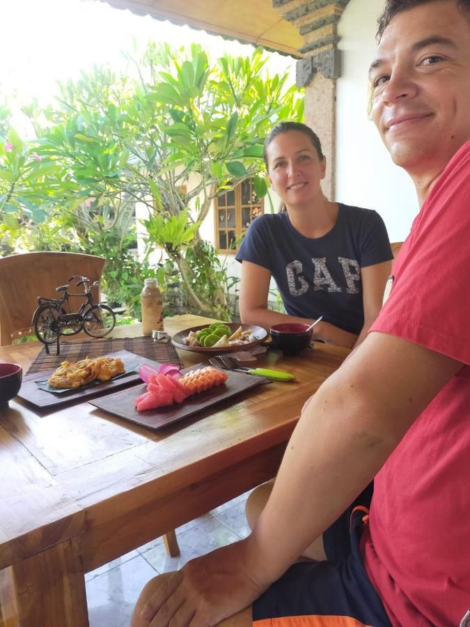 Serongga Guest House Lebih Eksteriør bilde