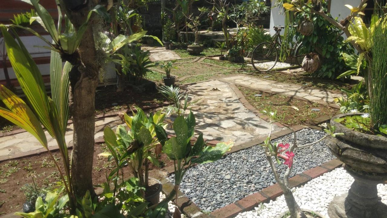 Serongga Guest House Lebih Eksteriør bilde