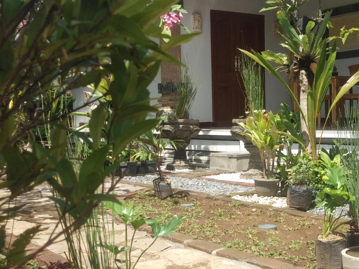 Serongga Guest House Lebih Eksteriør bilde