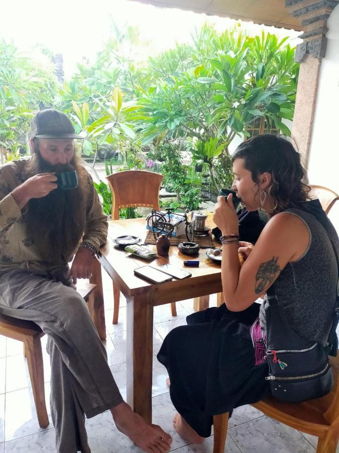 Serongga Guest House Lebih Eksteriør bilde