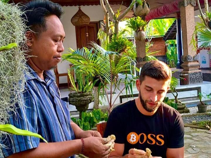 Serongga Guest House Lebih Eksteriør bilde
