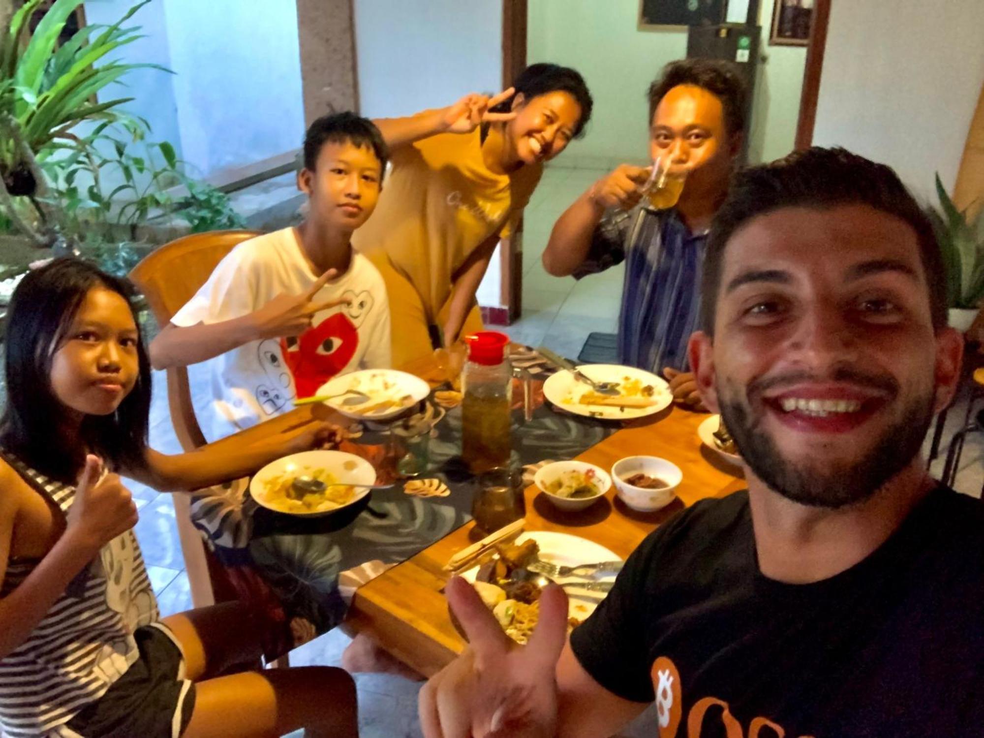 Serongga Guest House Lebih Eksteriør bilde