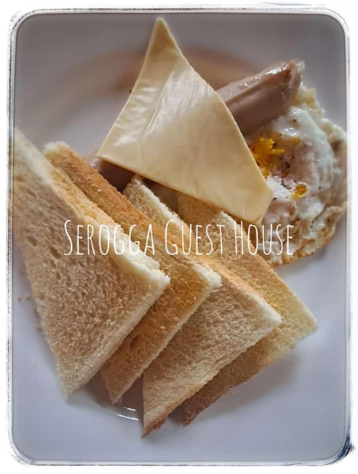 Serongga Guest House Lebih Eksteriør bilde