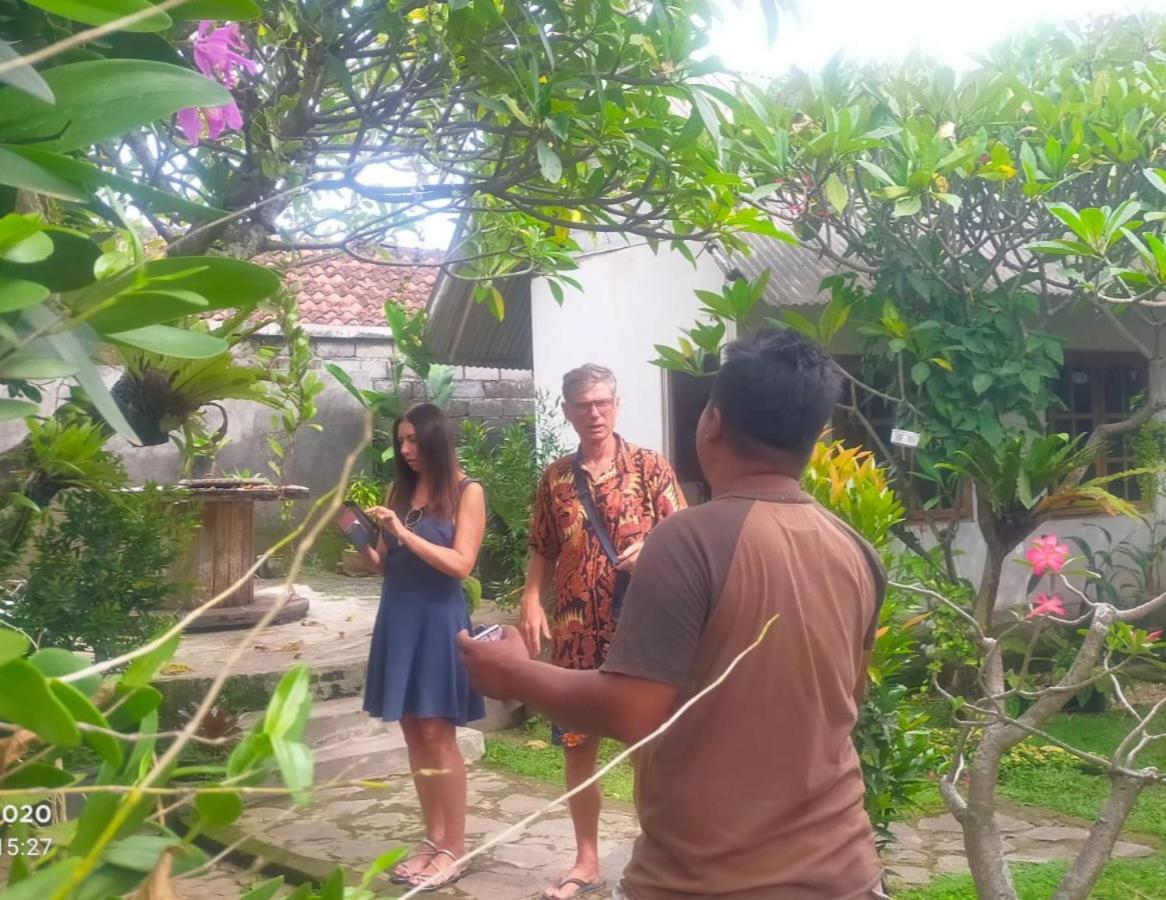 Serongga Guest House Lebih Eksteriør bilde