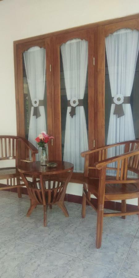 Serongga Guest House Lebih Eksteriør bilde