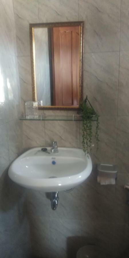 Serongga Guest House Lebih Eksteriør bilde