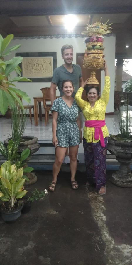 Serongga Guest House Lebih Eksteriør bilde